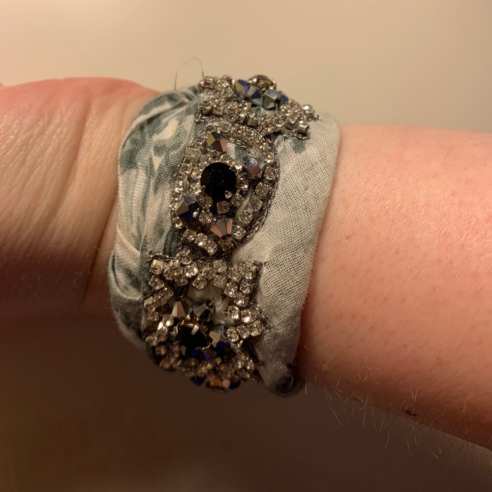 ✨ Anthropologie crystal bandana wrap bracelet - Picture 4 of 13